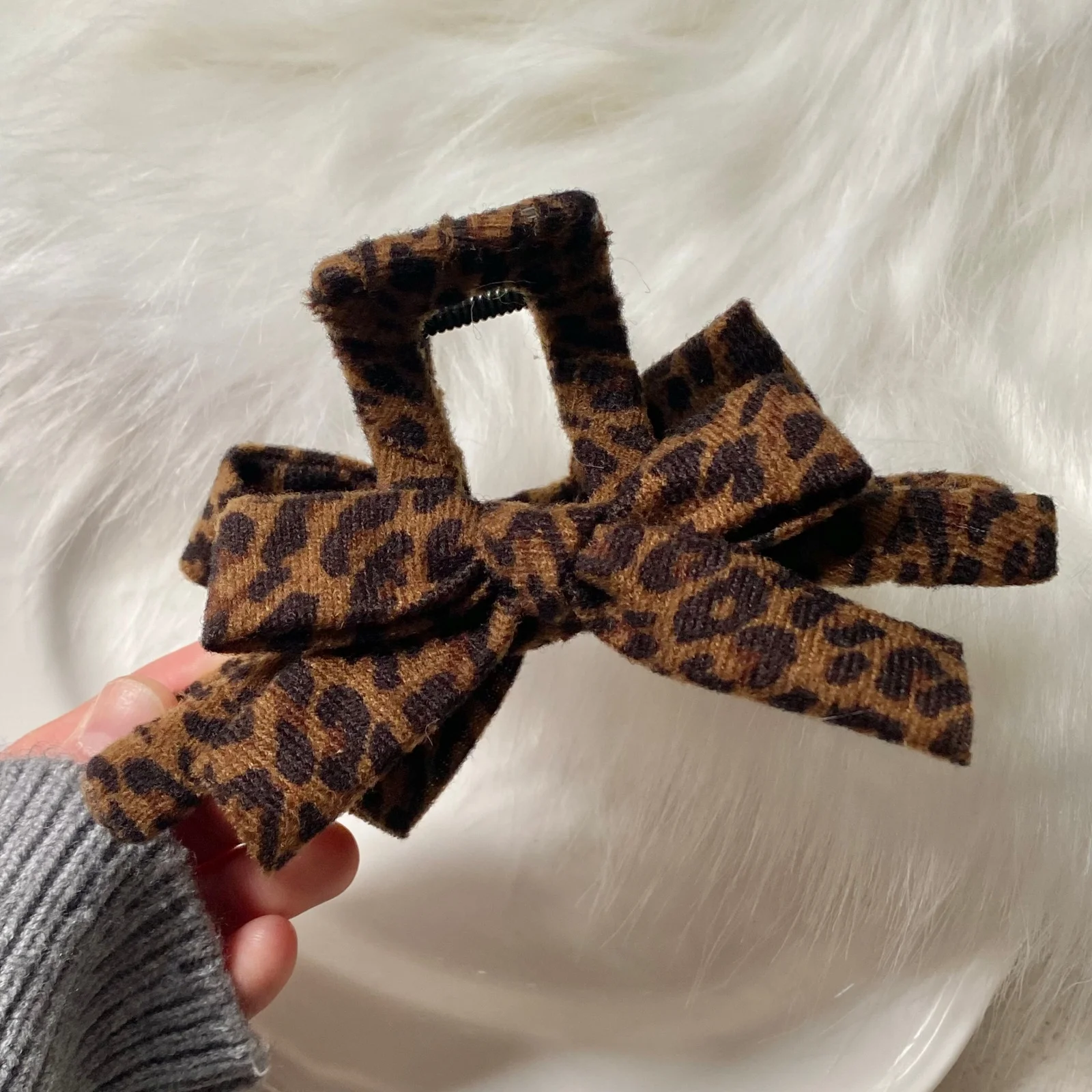 Clip de garra con lazo de tela envuelto a mano, estampado de leopardo Retro, moda de otoño e invierno, estilo coreano y japonés, dinero viejo V, 1 ud.