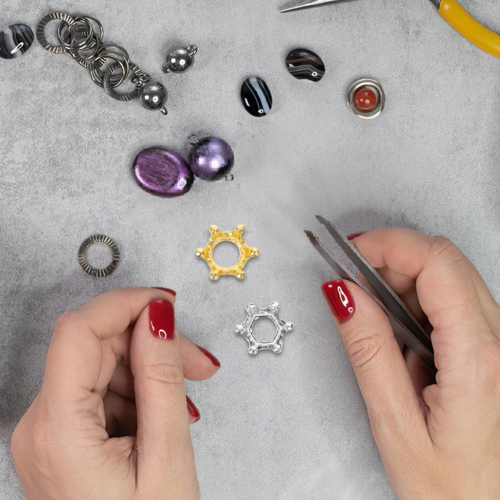 

100 Pcs Mini Crown Pendant Charms for Jewelry Making Bracelet Necklace Pendants Zinc Alloy Craft