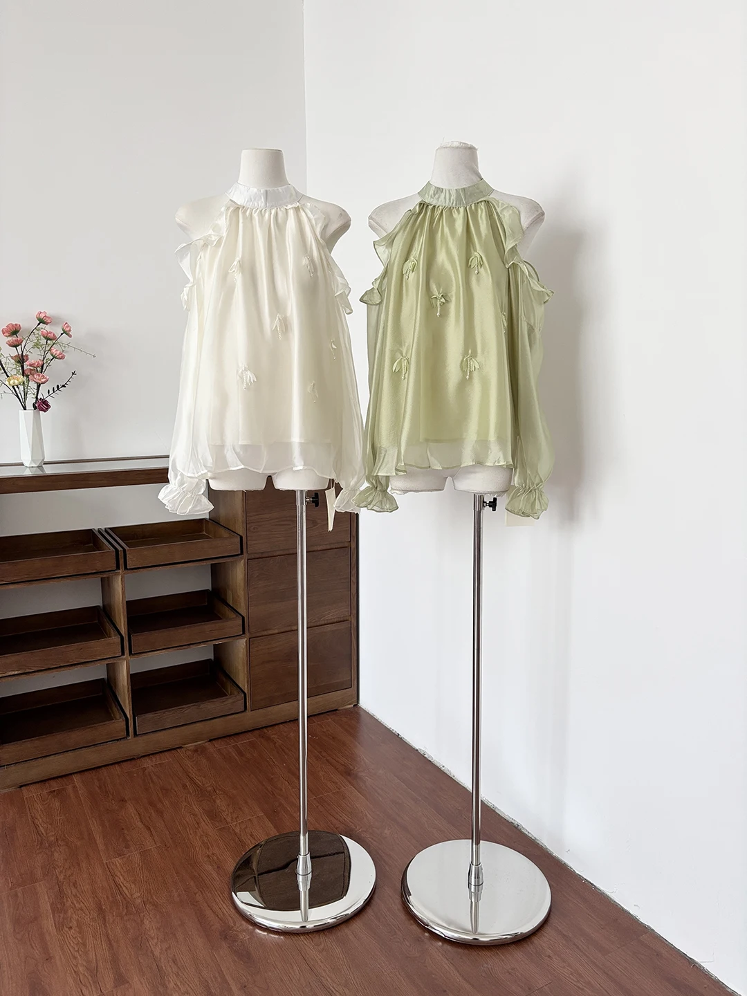 

French Style Loose Fit Women's Shirt Knot Chiffon Shoulder Bared Neckline Spring 2026 Breathable Long Sleeve Top