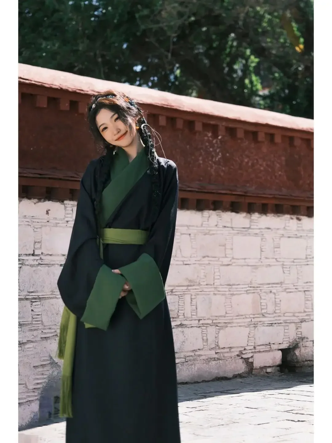 

2024 new Tibetan robes Yunnan travel photo clothing Tibetan women's models