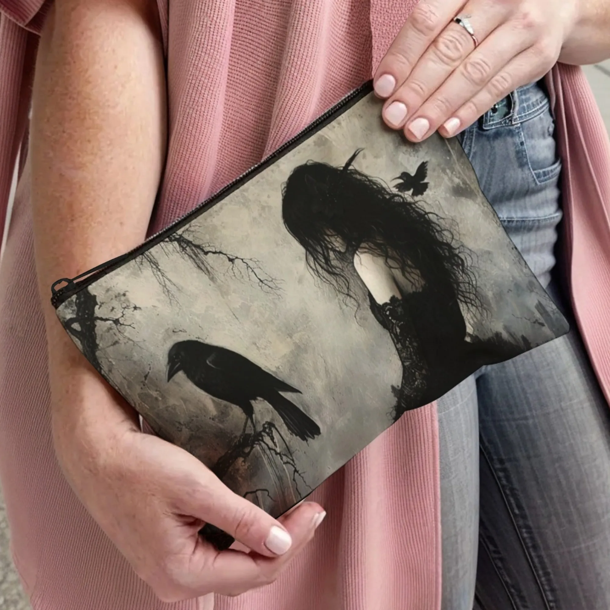 حقيبة مكياج Dark Fairy Tale Raven & Gothic Art Print منظم سفر لمستحضرات التجميل والوجبات الخفيفة وتصميم غابة القمر الغامضة