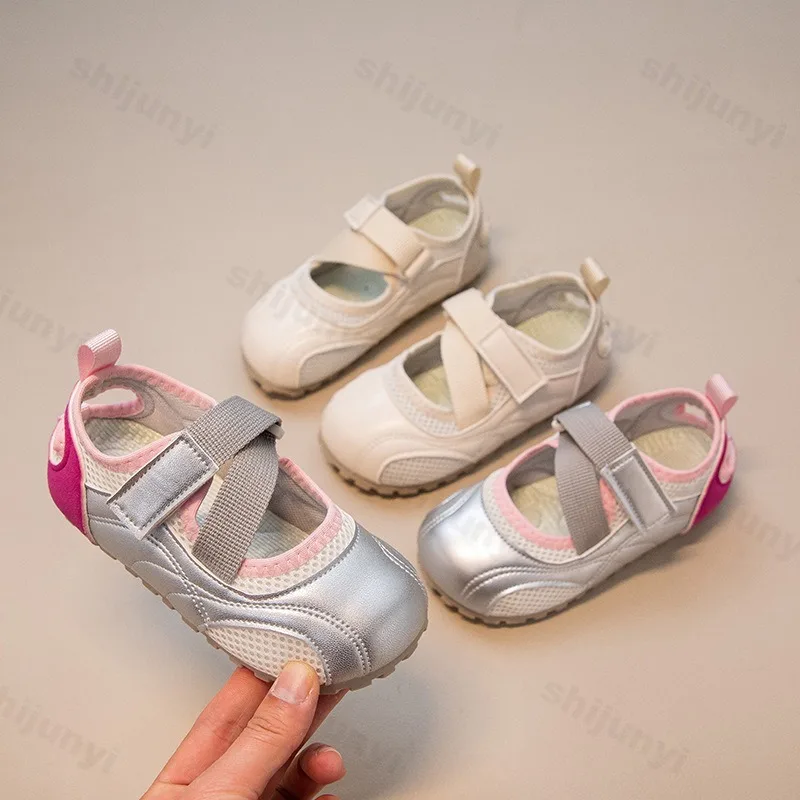 

Girls' Sports Sandals Retro Mesh Breathable Comfortable Summer Children's Sneakers Silver Round Toe Anti Slip Outdoor Kids Shoes