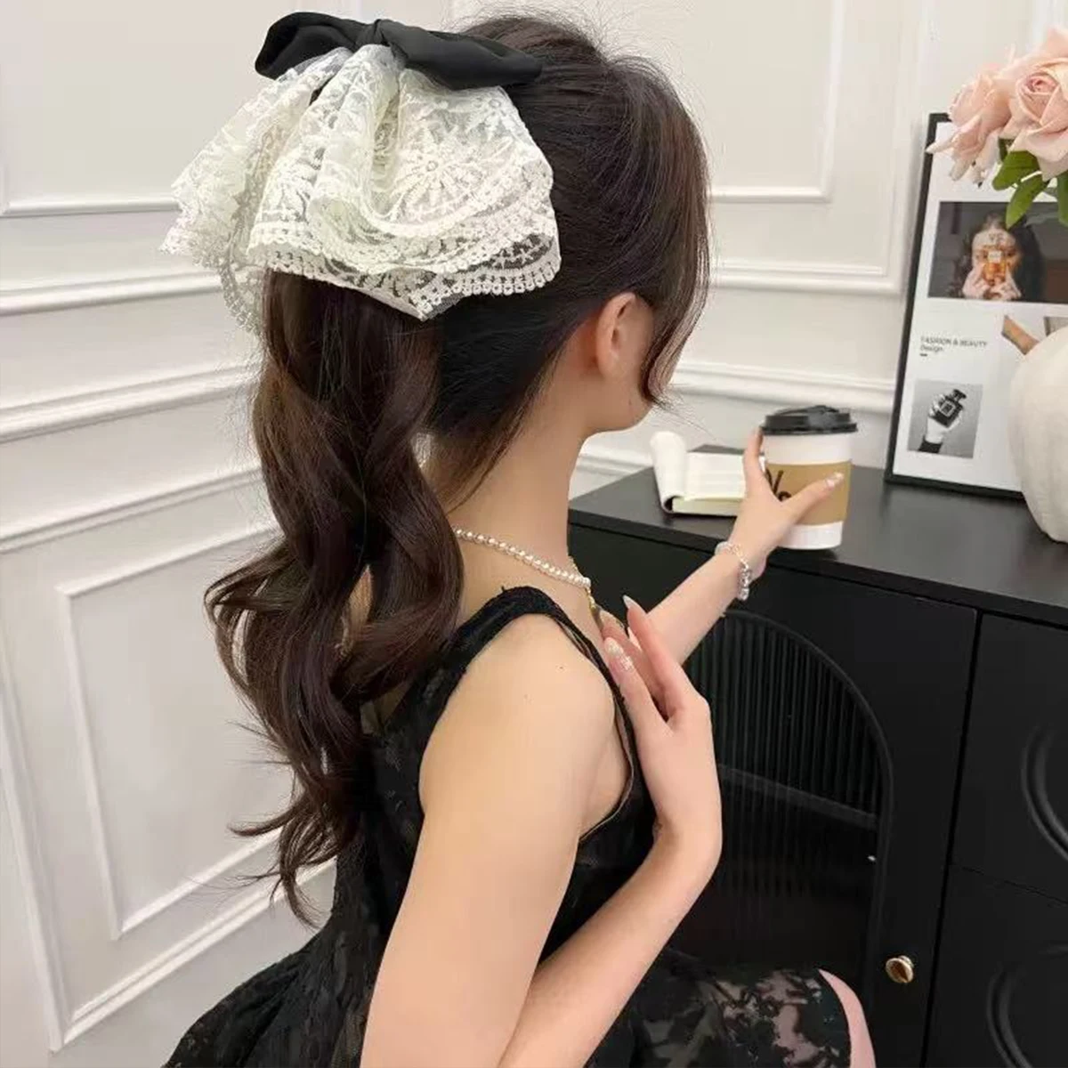 

1 шт., кружевной зажим с бантиком, женский французский премиальный зажим для волос, завязанный на половину волос, зажим для хвоста, головные уборы, 2026 Новые аксессуары для волос 집게ées11)