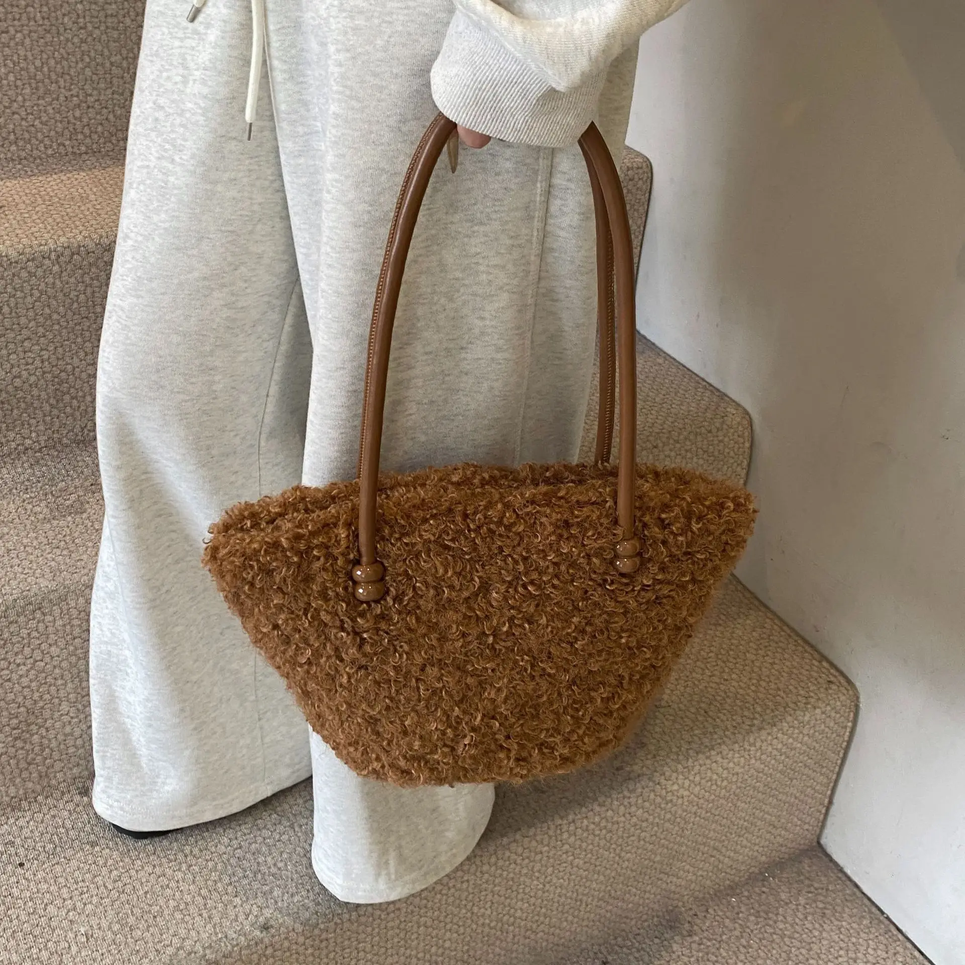

Winter New Lamb Wool Women Shoulder Bag Fashionable Solid Large Capacity Underarm Bags Simple Versatile Soft Plush Handbags