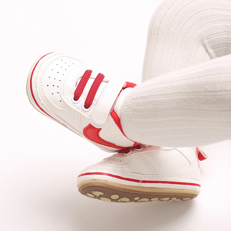 الربيع والخريف نمط 1 سنة طفل لينة سوليد المضادة للانزلاق أحذية رياضية للرجال والنساء مع مشبك حذاء طفل والمشي