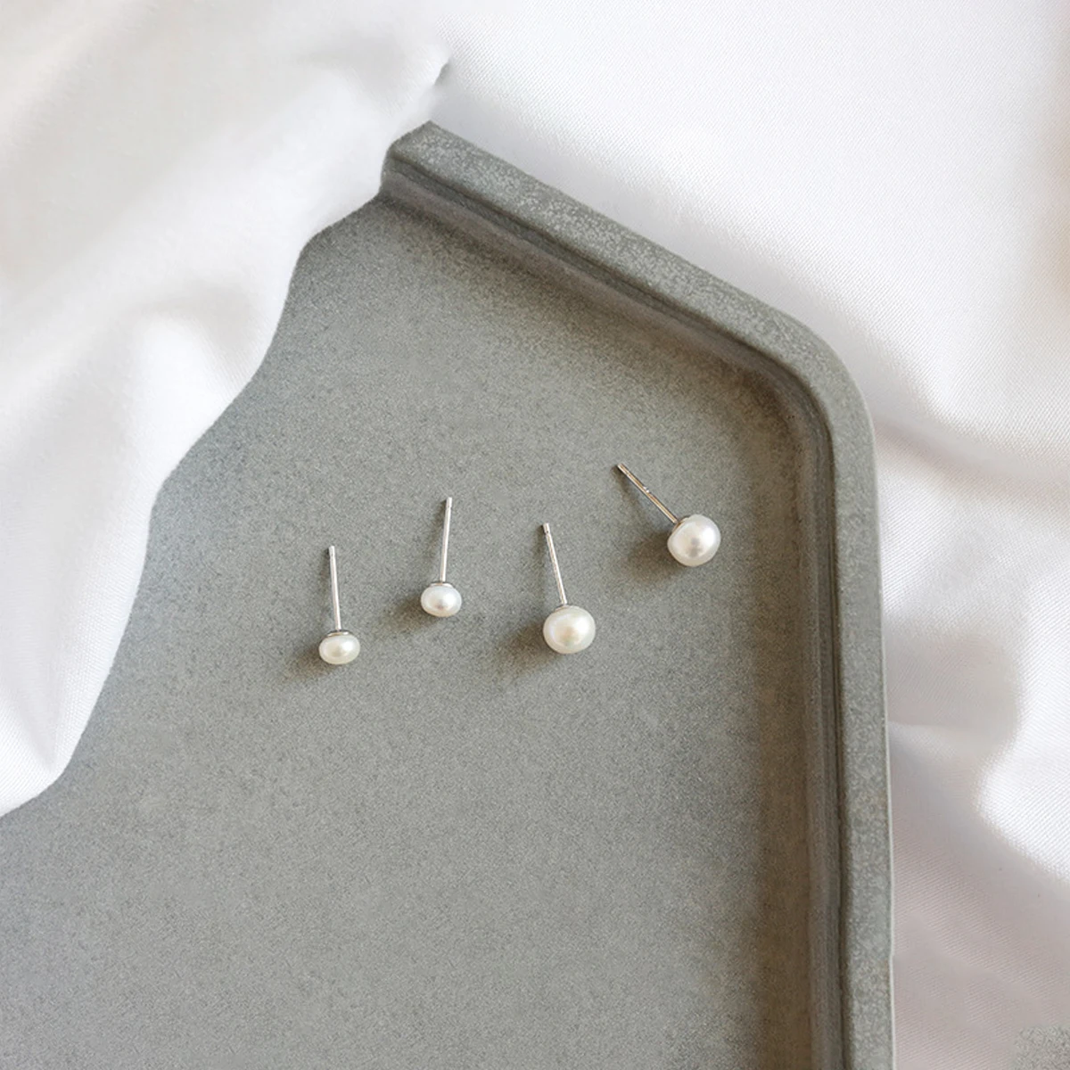 

925 sterling silver 4.5mm/6mm natural freshwater pearl earrings are the best gift for women