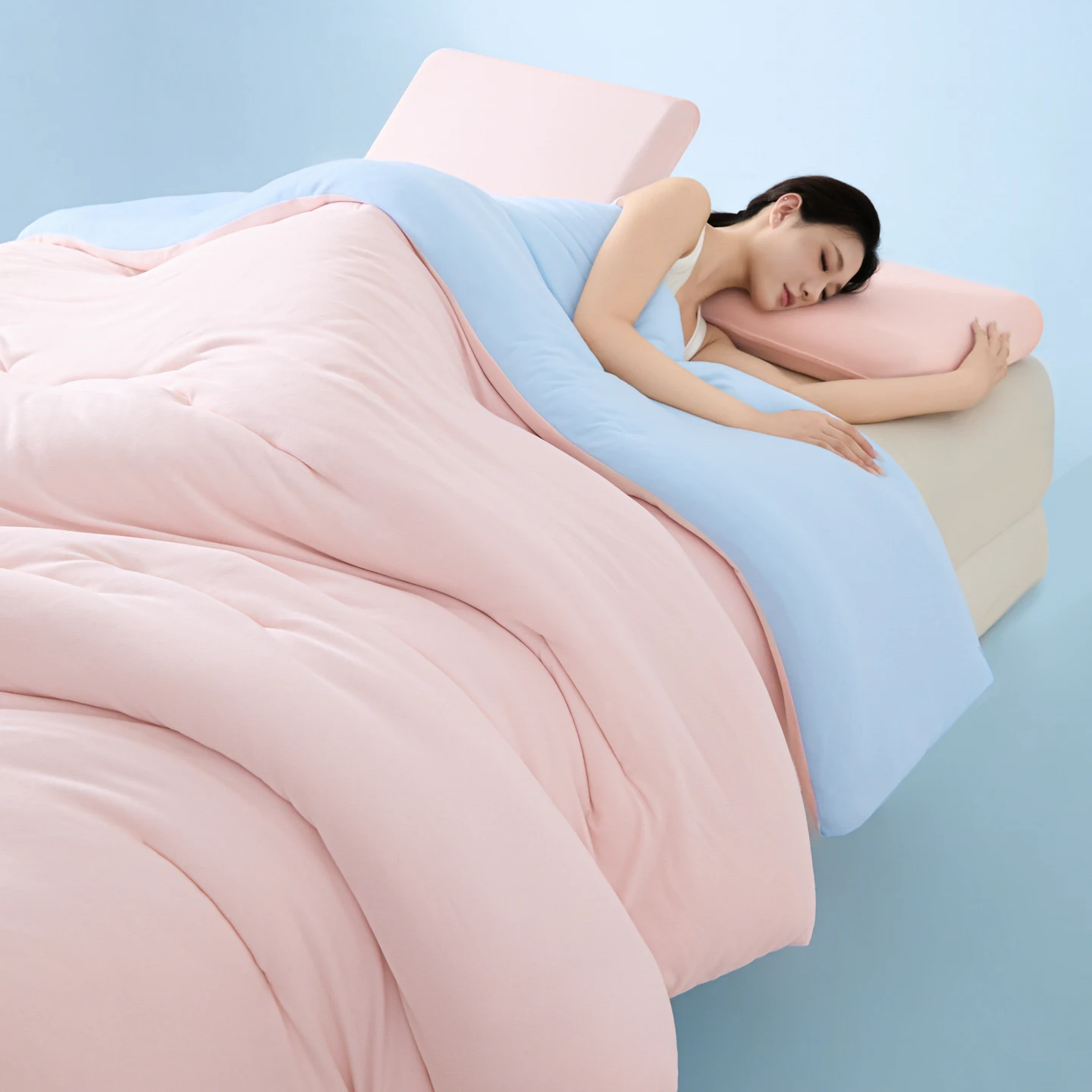Natural Silk Feeling Quilts Luxury Soft Quilts for All Seasons Temperature Control Comforter Reversible Bed Blanket Keep Warm