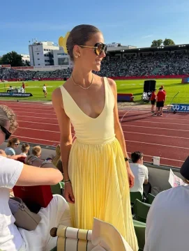 

Yellow Deep V Neck Pleated Dress Women Elegant Sleeveless Patchwork Fitted Bodice Flowy Midi Dresses Lady Summer Party Robe 2026