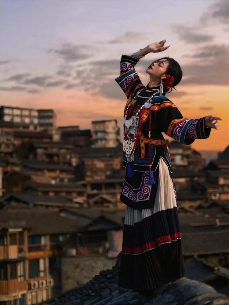 

A complete set of ethnic-style photography clothing featuring hand-embroidered cotton and linen tops long skirts