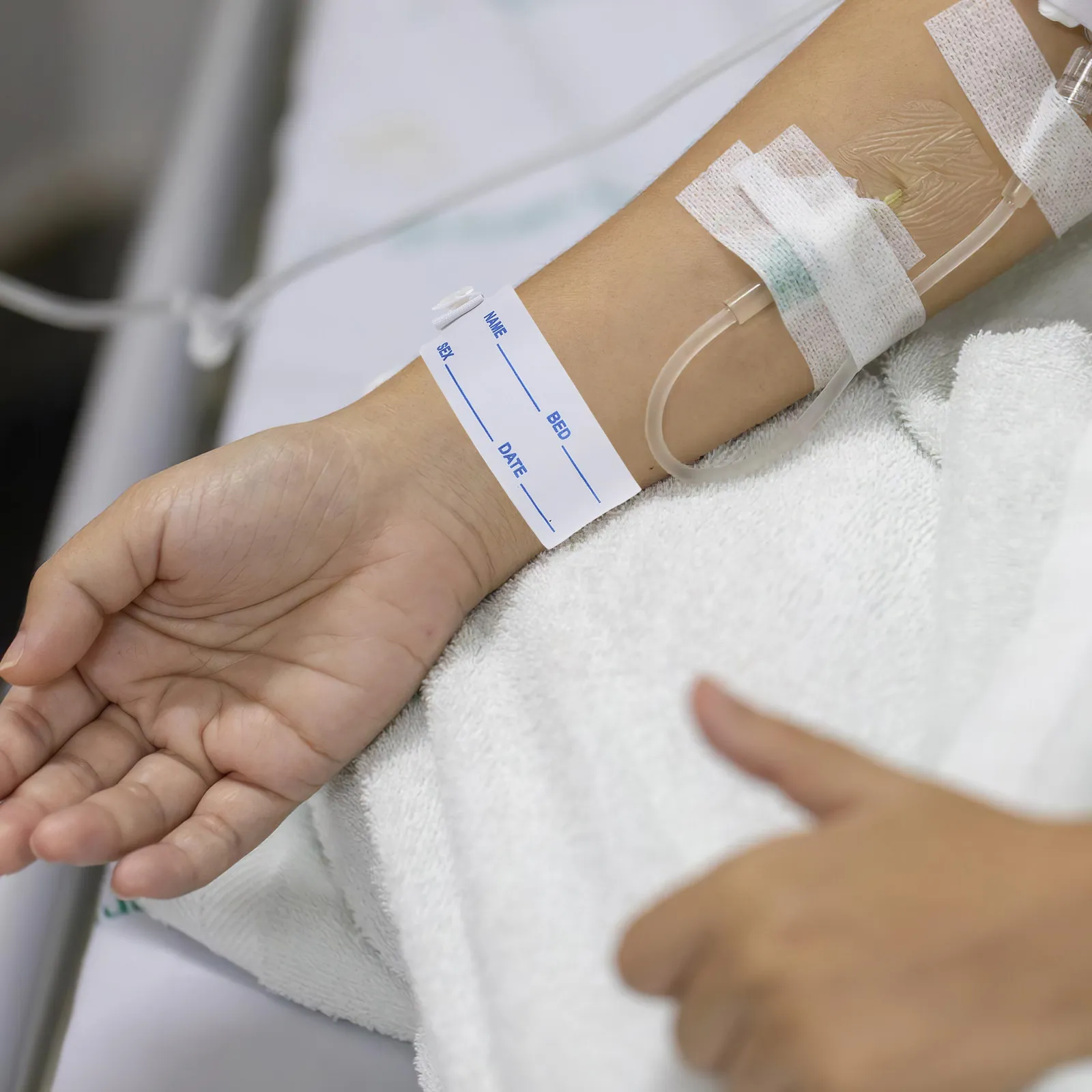 100-個の識別リストバンド-id-病院患者用調節可能な防水汚れ防止-pvc-安全バンド-大人用