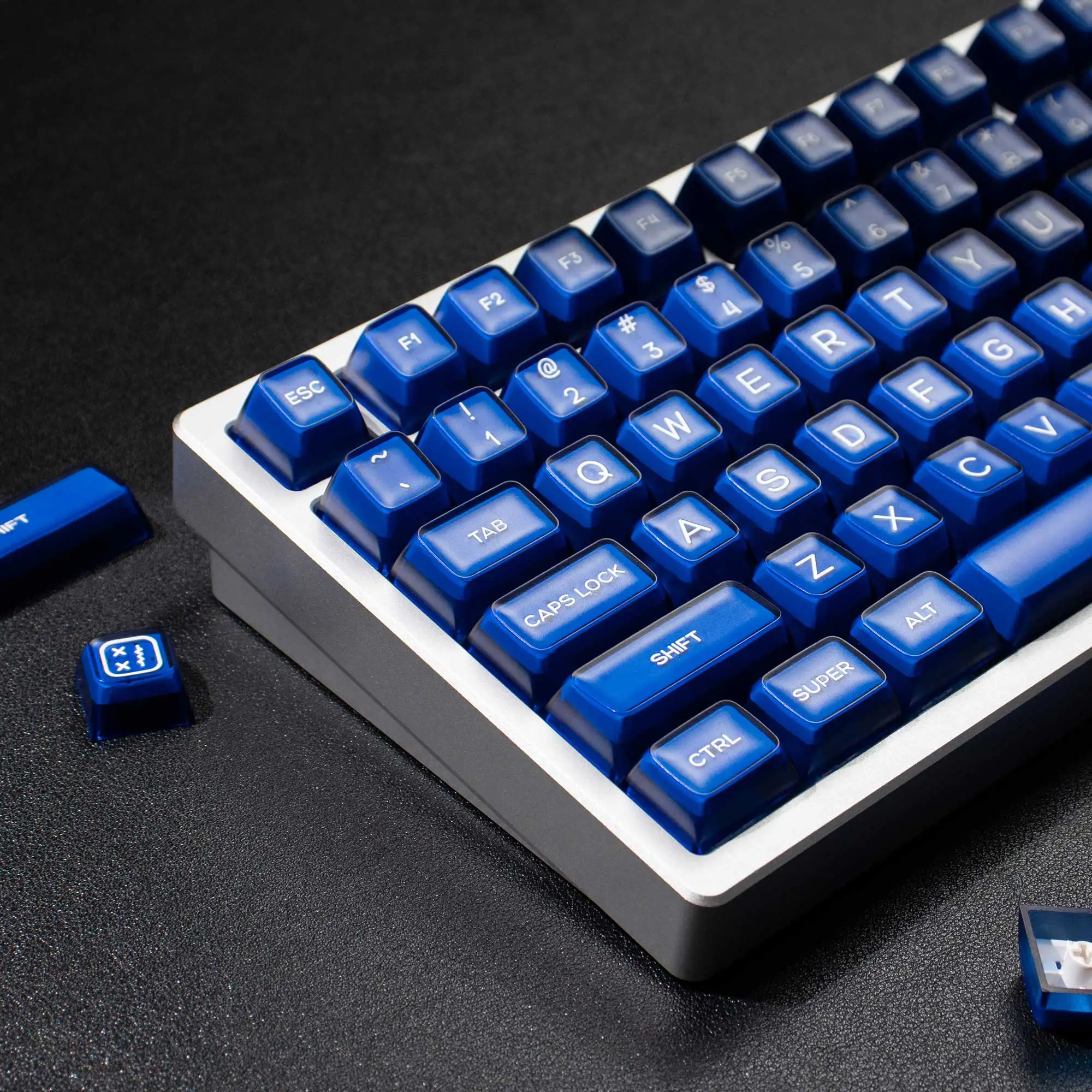 

White marble/sapphire/emerald/Klein blue 142-key mechanical keyboard keycap PBT two-color molding