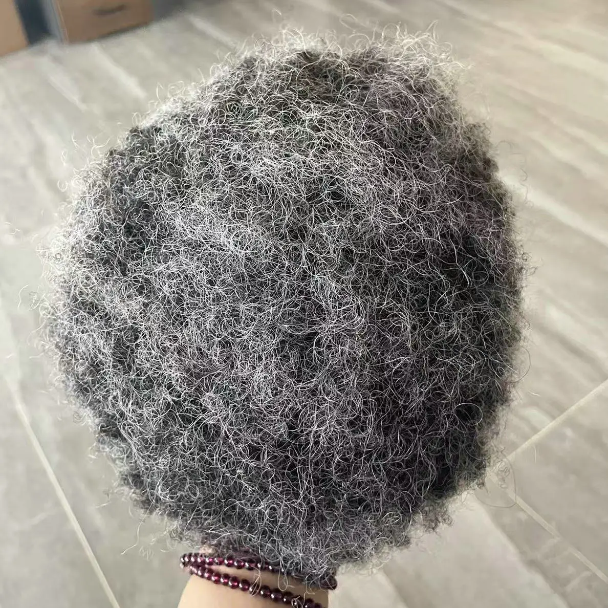 6mm Afro Tight Curly 1B80 1B40 Grau-Schwarz Haarteil Echthaar-System Kapillarprothese Langlebige Vollhautbasis Herren-Toupet – Detail 3