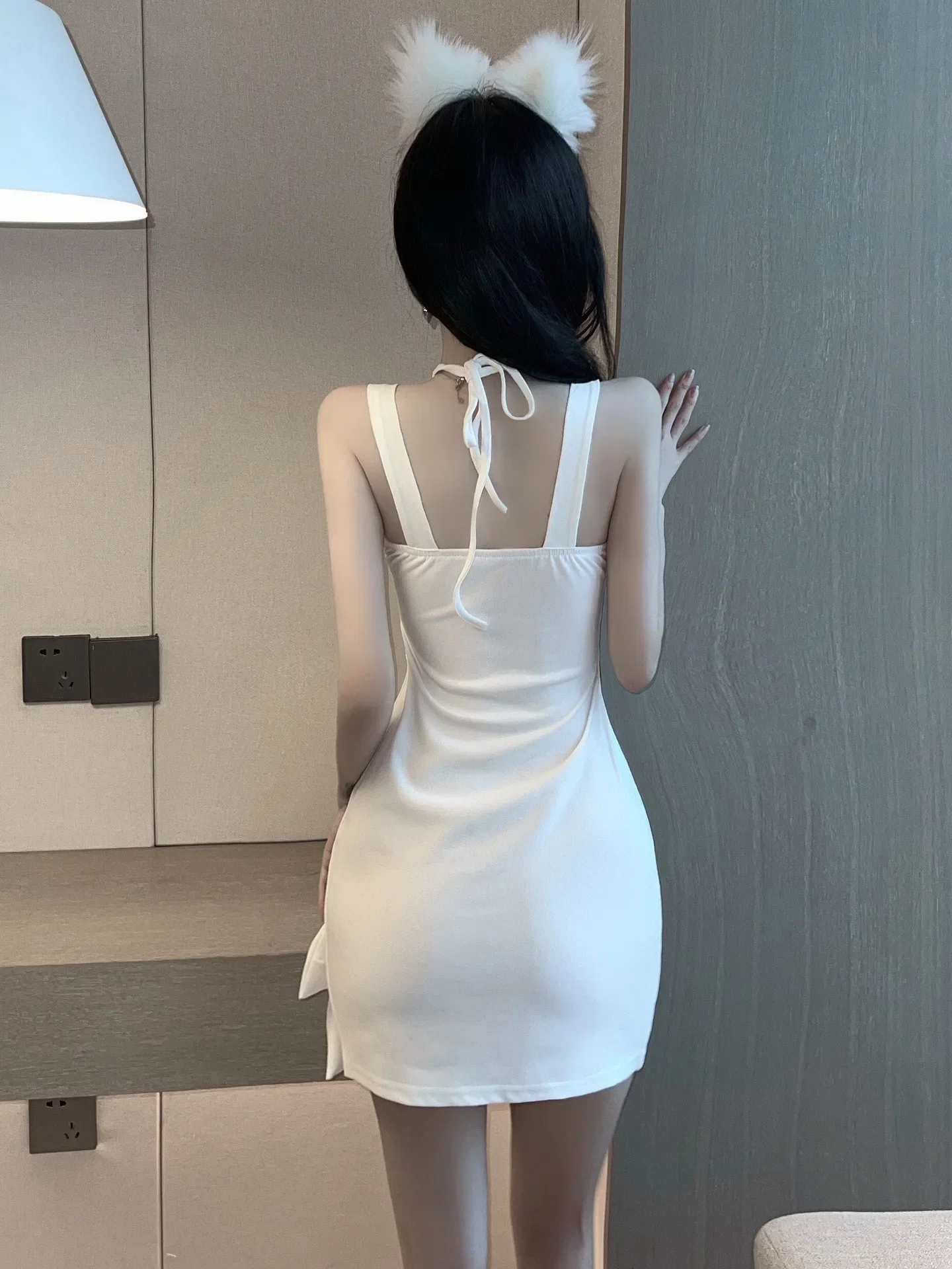 レッドクリスマスミニドレス 新作2023 セクシーでスパイシーなガール ホルターネックストラップ ホローウエスト スリムヒップドレス ガールズファッション レディース トップス