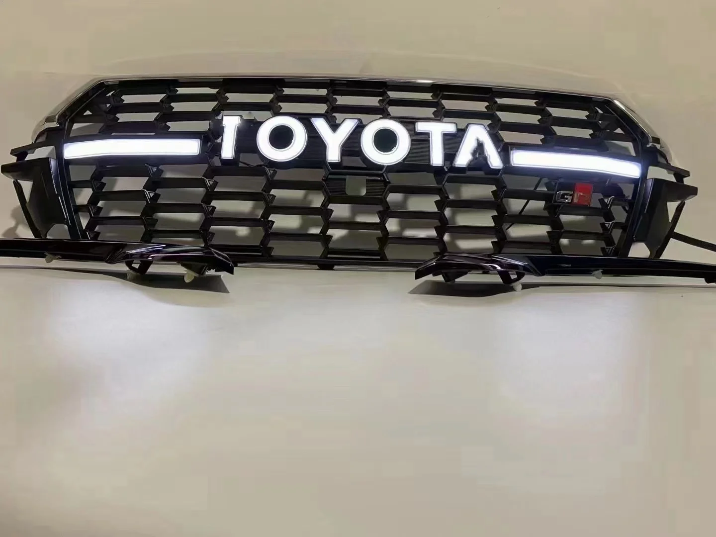 Auto Car Front Middle Grille led light For Land Cruiser 2016-2021 LC200 fj200