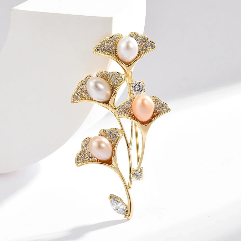 Temperament Ginkgo Leaf Freshwater Pearl Brooch for Women Vintage Rhinestone Shirts Suits Collar  Lapel Pin Badge Jewelry