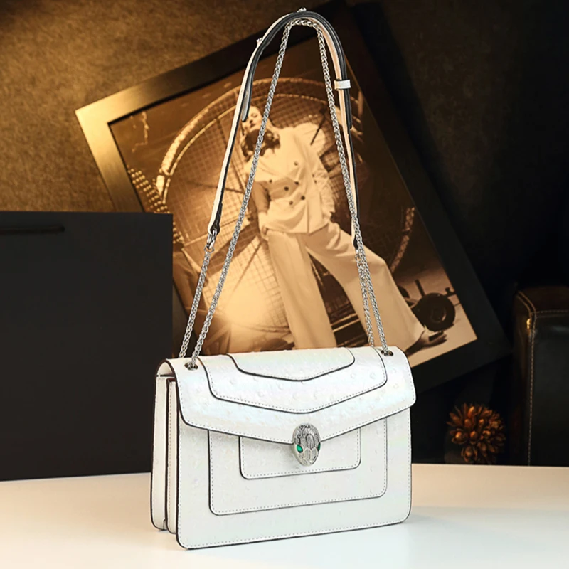 Bolso de cena ligero de lujo con patrón de avestruz colorido, pequeño bolso cuadrado, bolso retro con cadena y cierre de cabeza de serpiente, bolso cruzado ligero para mujer