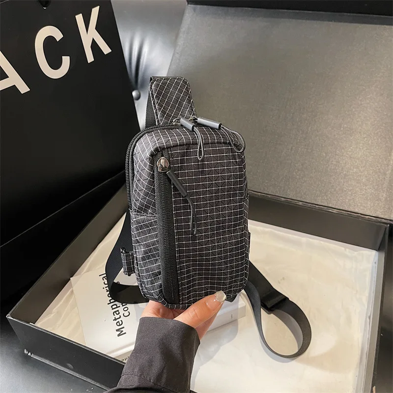 

Trendy Minimalist Shoulder Bag Lightweight Japanese Fashionable Crossbody Bags Casual and Simple Commuting Bag Small Checkered