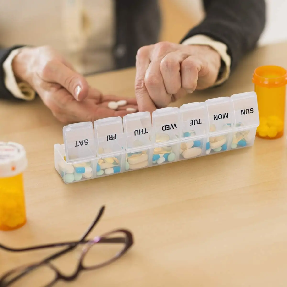 2 stücke 7 Tage Wöchentlich Pillbox Tablet Halter Medizin Lagerung Fall Medikament Container Pille Veranstalter Wöchentliche Kapsel Pille Box Organizer – Detail 10