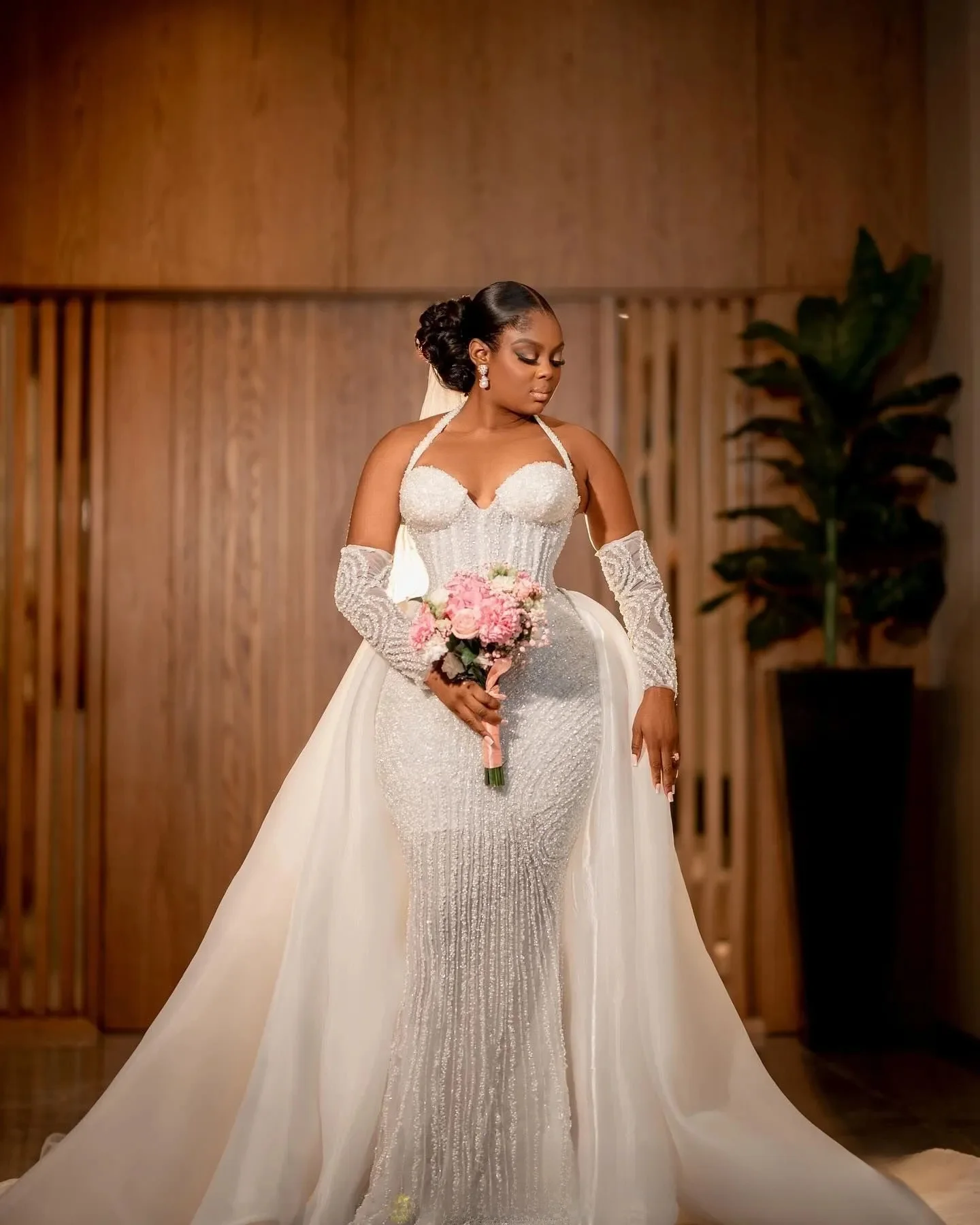 Customized Plus Size Wedding Dress For Bride Detachable Luxurious Mermaid Wedding Dress Bridal Gowns Halter Bead Lace