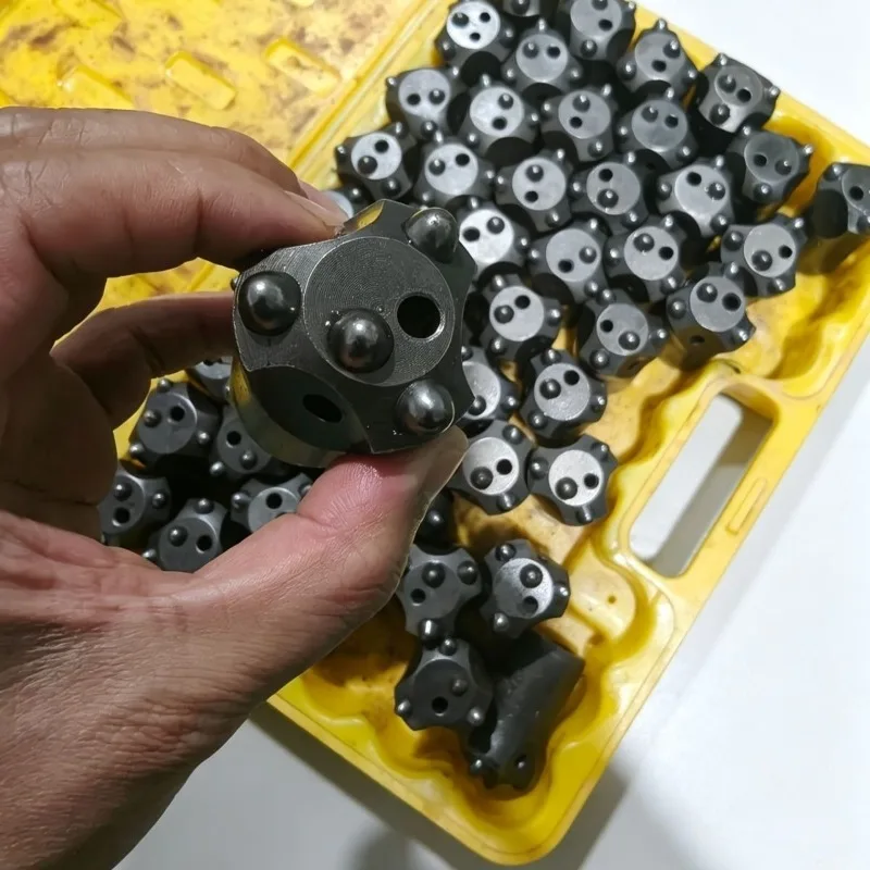 38mm Cold-pressed Four-tooth Carbide Mining Tunnel Drill Bit, Brand and Color Will Be Sent Randomly.