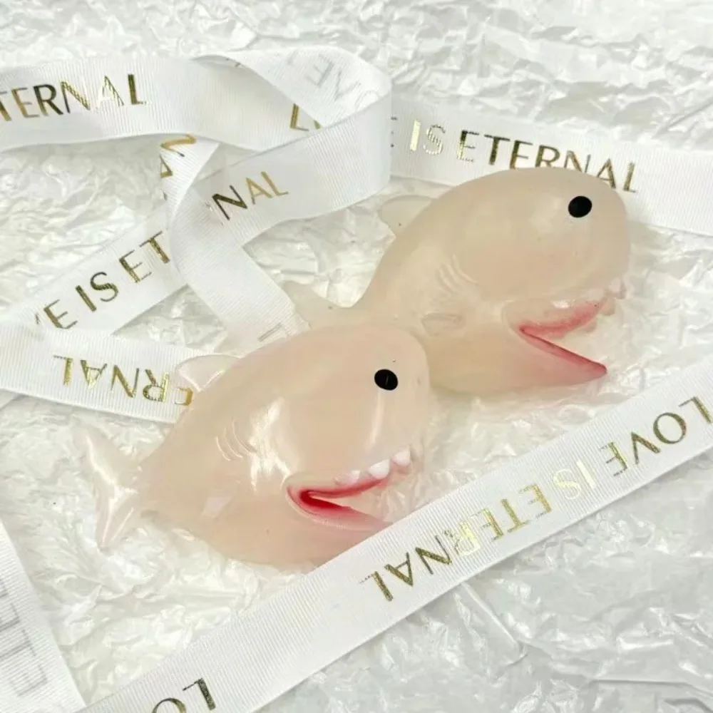 Farbwechselndes, haaiendruckendes Stofftier, bezaubernder neuartiger Stressabbau, lustige, sonnenlichtgeinduzierte Farbtransformation