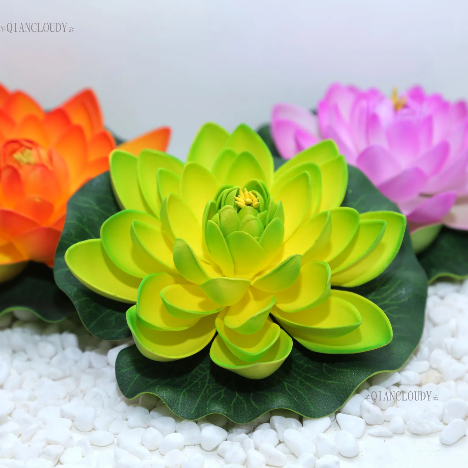 QIANCLOUDY 17cm Wedding Christmas Party Birthday Artificial Flowers Lotus Lily Leaf Pond Plants Floral New Year\'s Decor B12 Real