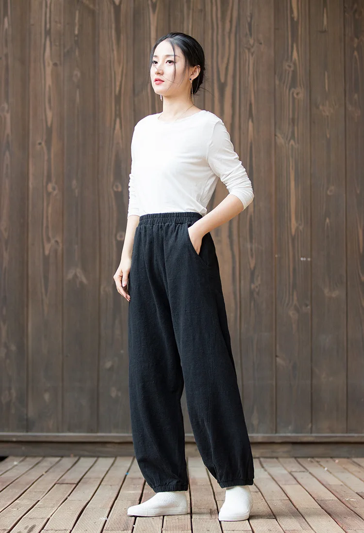A/W vintage-style ramie harem pants. Stone-washed with a slubbed texture for yoga and casual wear.