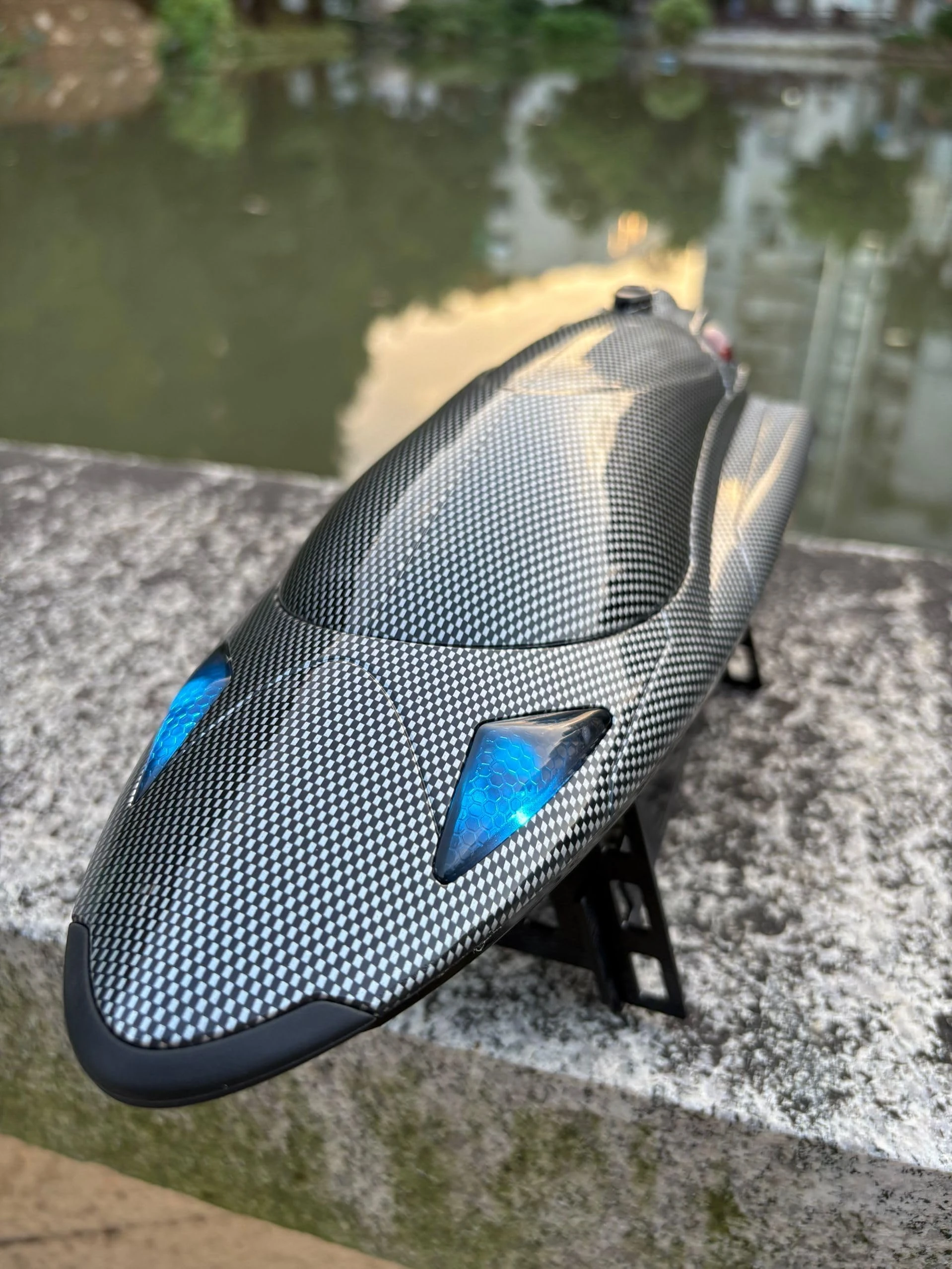 

Boat model remote control ship RC Vortex fountain cooling brush motor recovery recovery 25 km/h High speed off-road ship model