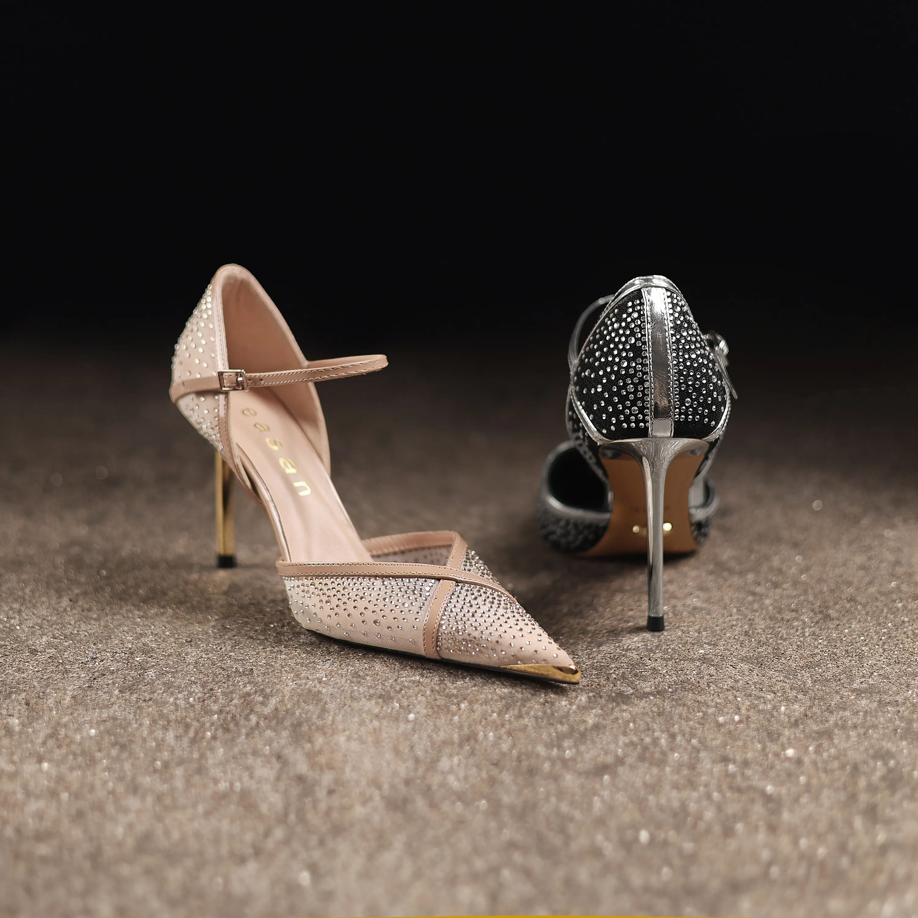 Spring/Summer New Pointed Hollow Water Diamond Mesh Leather Sandals Banquet Dress Metal Thin Heels High Heels Women's Shoes