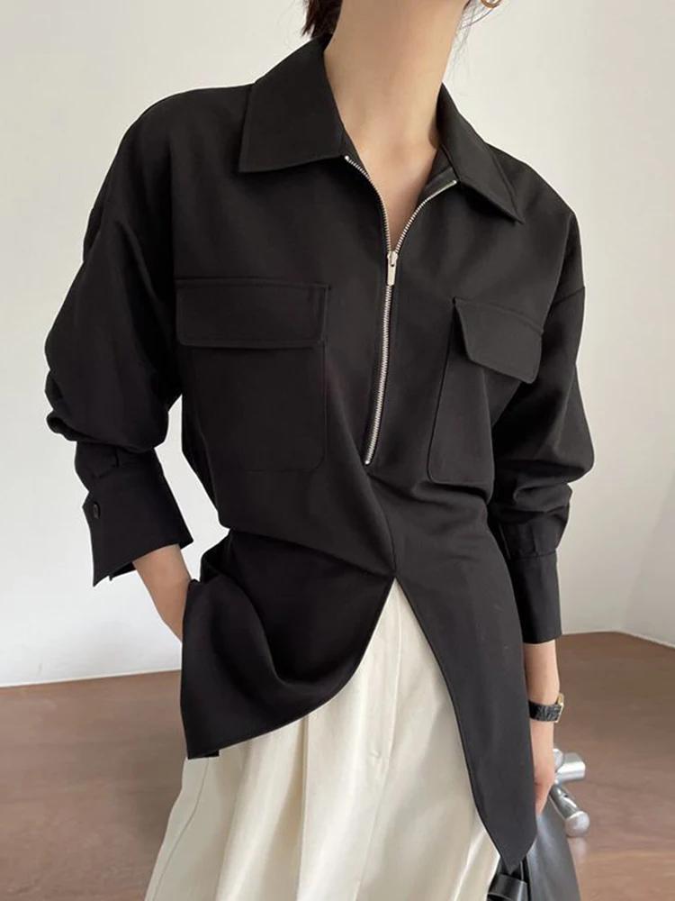 [EAM] Women White Zipper Pocket Back Bandage Blouse New Lapel Long Sleeve Loose Fit Shirt Fashion Spring Autumn 2025 1DF1491