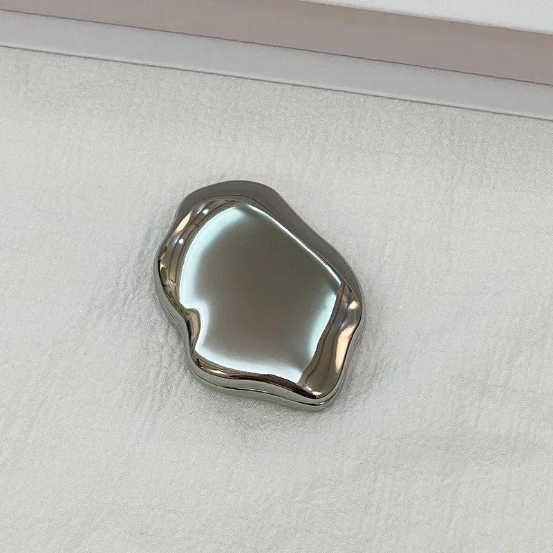 ハンドヘルドハート型化粧鏡、ミニ非壊れやすいポータブル両面小型ミラー、かわいくて折りたたみ可能な化粧修理ミラー