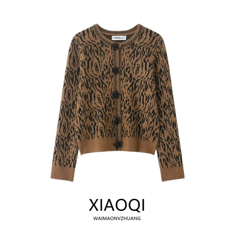 

Зима 2025: Новинка! Женский кардиган с длинным рукавом, круглым вырезом, вязаный, с анималистическим принтом, на флисовой подкладке, в европейском стиле.