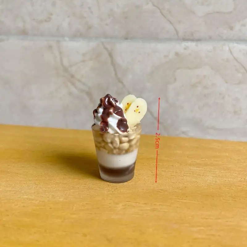 1Pcs Miniatur Banana Pudding Puppenhaus Mini Simulation Eis Tasse Modell Spielzeug Für Puppe Zubehör Dessert Shop Decor Kinder geschenk