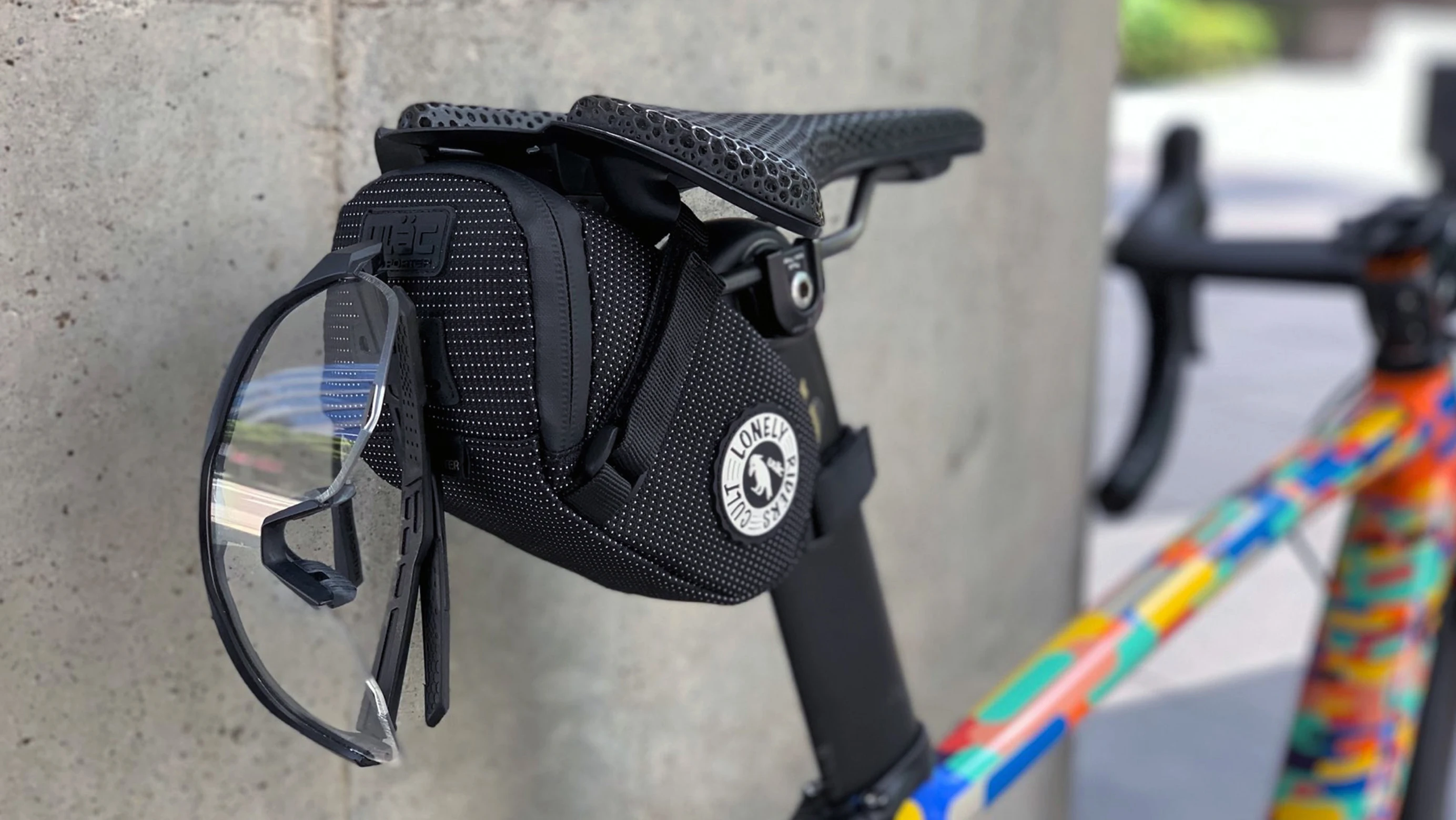 ULAC Radfahren Sitztasche 0,6/1/1,3 l mehrfarbige Fahrradsatteltasche wasserdichte MTB Rennrad Reparatur Werkzeuge Tasche Schwanz Pack Zubehör – Detail 23
