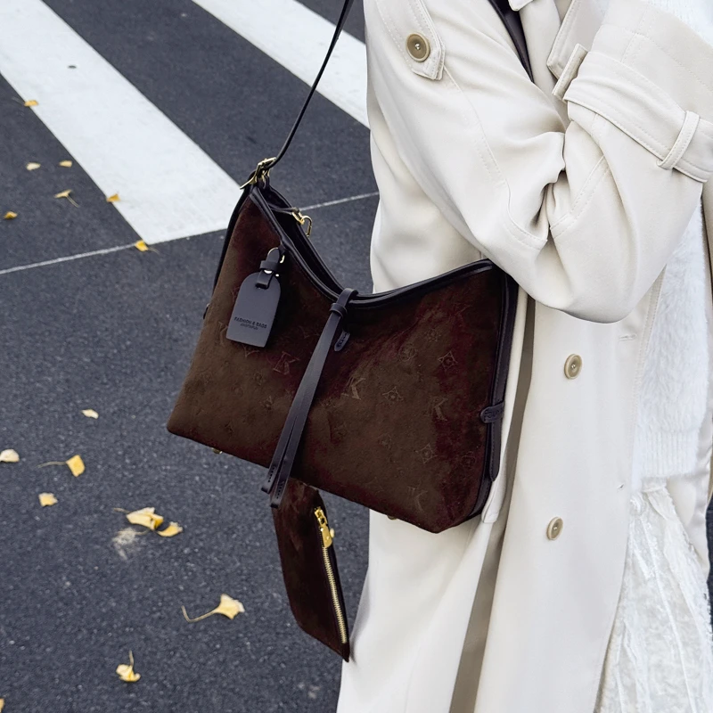 حقيبة يد نسائية أنيقة من الجلد الراقية حقيبة كتف يومية فاخرة بمظهر كروس