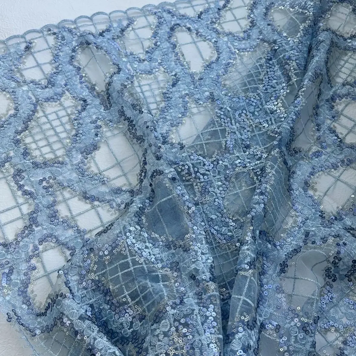 Tela de encaje de red bordada abstracta con lentejuelas azules, Material transparente tridimensional para conjunto de vestidos, artesanía de ropa hecha a mano DIY