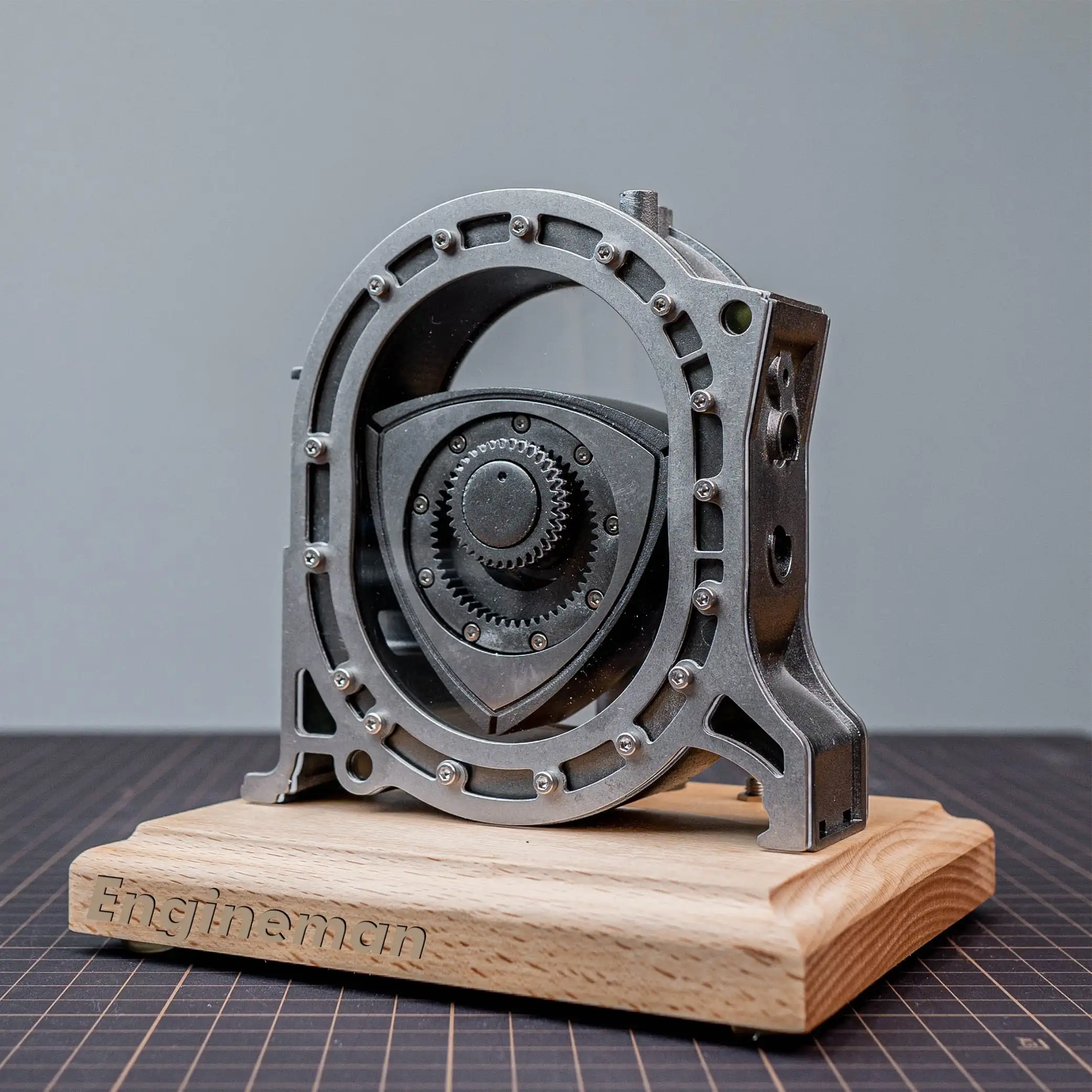 Metal 4-Stroke Wankel Rotary Engine Model - An Educational and Fascinating Simulation