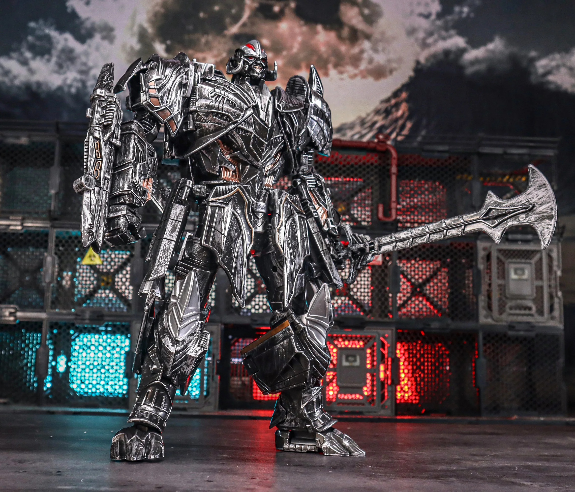 

Wei Jiang MW-001 Aircraft Power Enlarged Version Transforming Robot Movie 5 Villain Model Toy With A Height Of 30cm