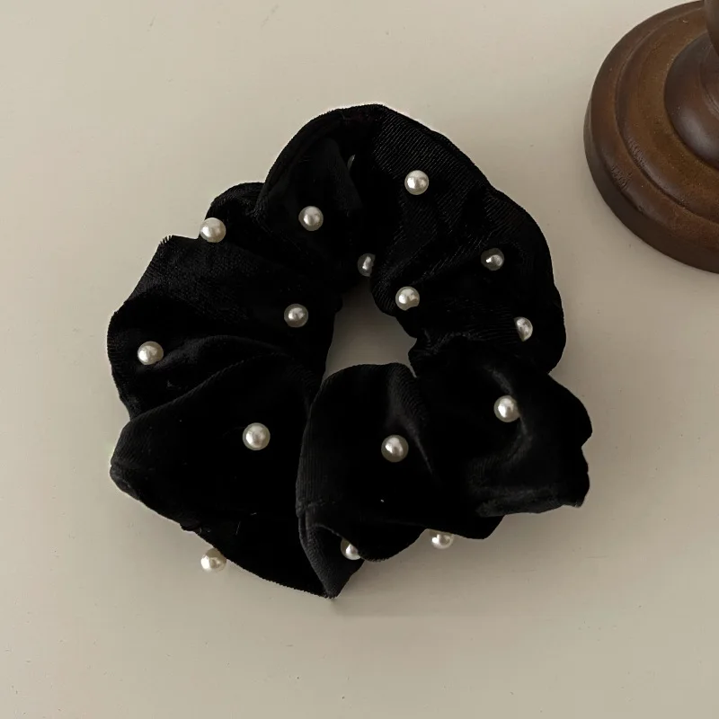 Classical French autumn and winter black Korean velvet pearl high-end versatile large intestine ring high-end sensual hair band