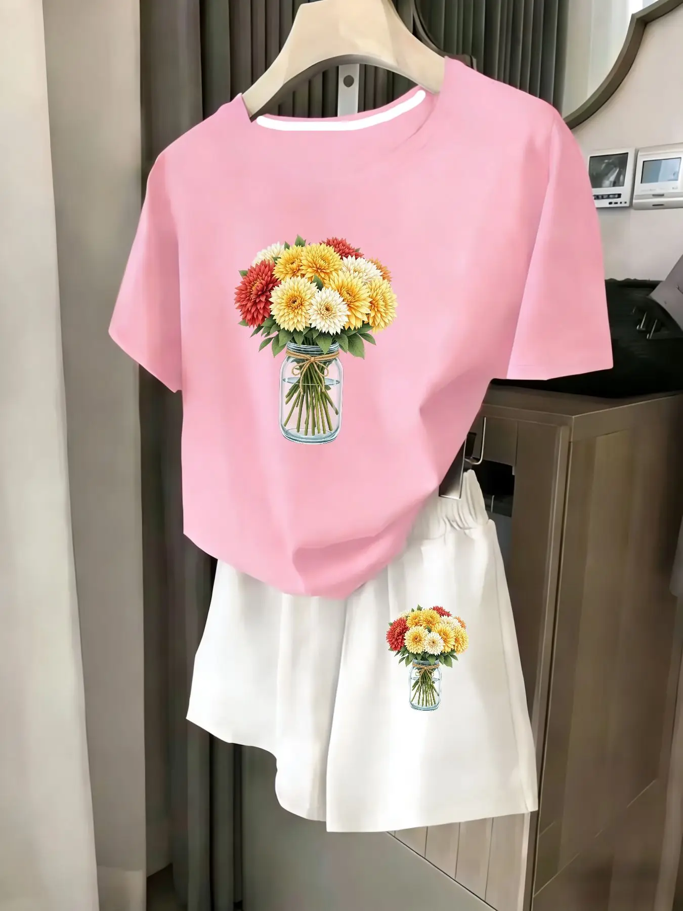 

Женский комплект из 2 предметов, летний комплект для пляжного отдыха, повседневная футболка с круглым вырезом и короткими рукавами, шорты с эластичной резинкой на талии, удобный костюм