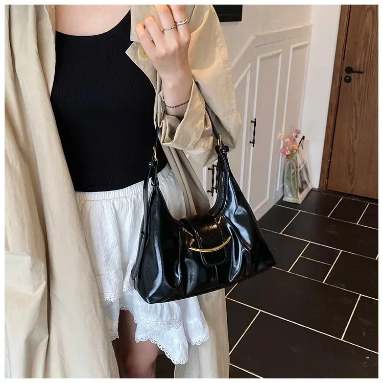 

2025 Stylish Minimalist Armpit Bag - French Niche Design, Textured Retro, Versatile for Commuting, Mini Shoulder Bag