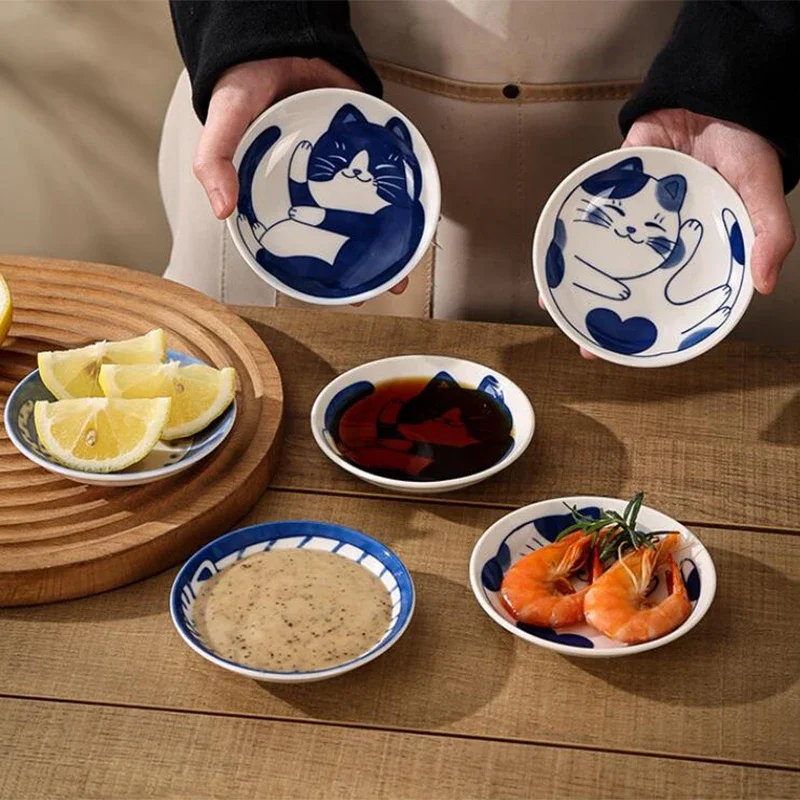 

4 шт., керамическая тарелка для десертного соуса в японском стиле, милый мультяшный узор Lucky Cat, тарелки для фруктов, суши, тарелка для сои, посуда