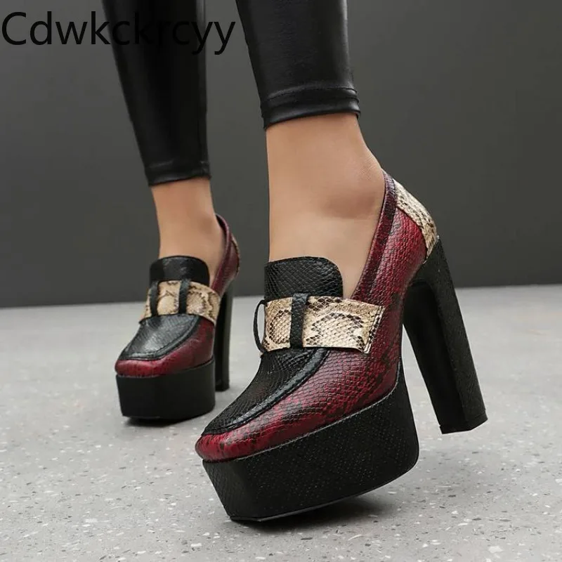 Pumps Frühling und Herbst, neuer Stil, modisch, Farbblockierung, quadratischer Kopf, wasserdichte High Heels, Loafer, Damenschuhe, Höhe 13,5 cm