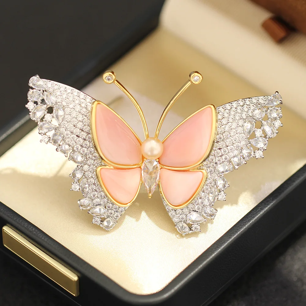 New High-end Light Luxury Heavy Industry Zircon inlaid Pink Shell Butterfly Brooch Elegant Insect Accessories Pins for Women