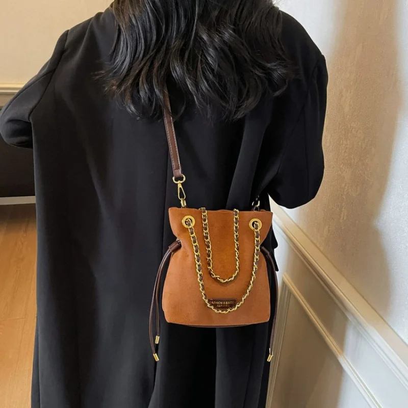 

High-End Women Shoulder Bag With Trendy Design Details And Spacious Interior Suitable For Office Outfits​