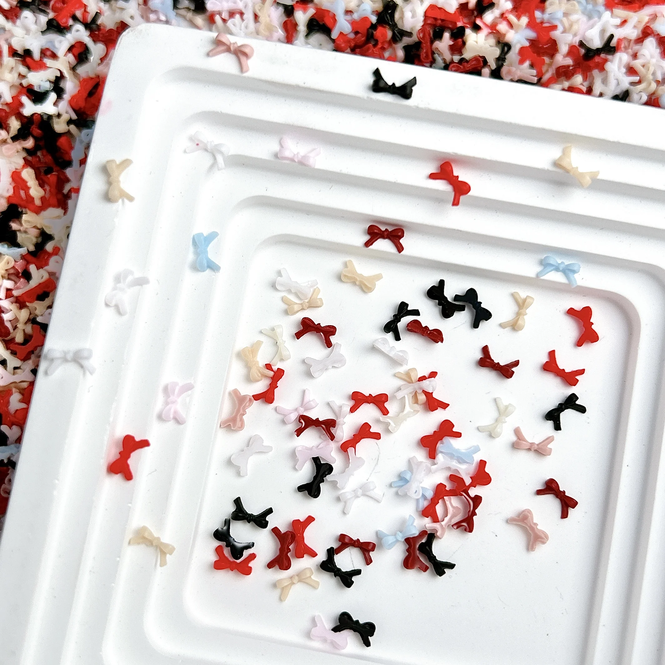 50 Uds. De lazos de varios colores, dijes para decoración de uñas, Mini lazos de línea adorables, adornos de resina para uñas para pendientes DIY, suministros para uñas