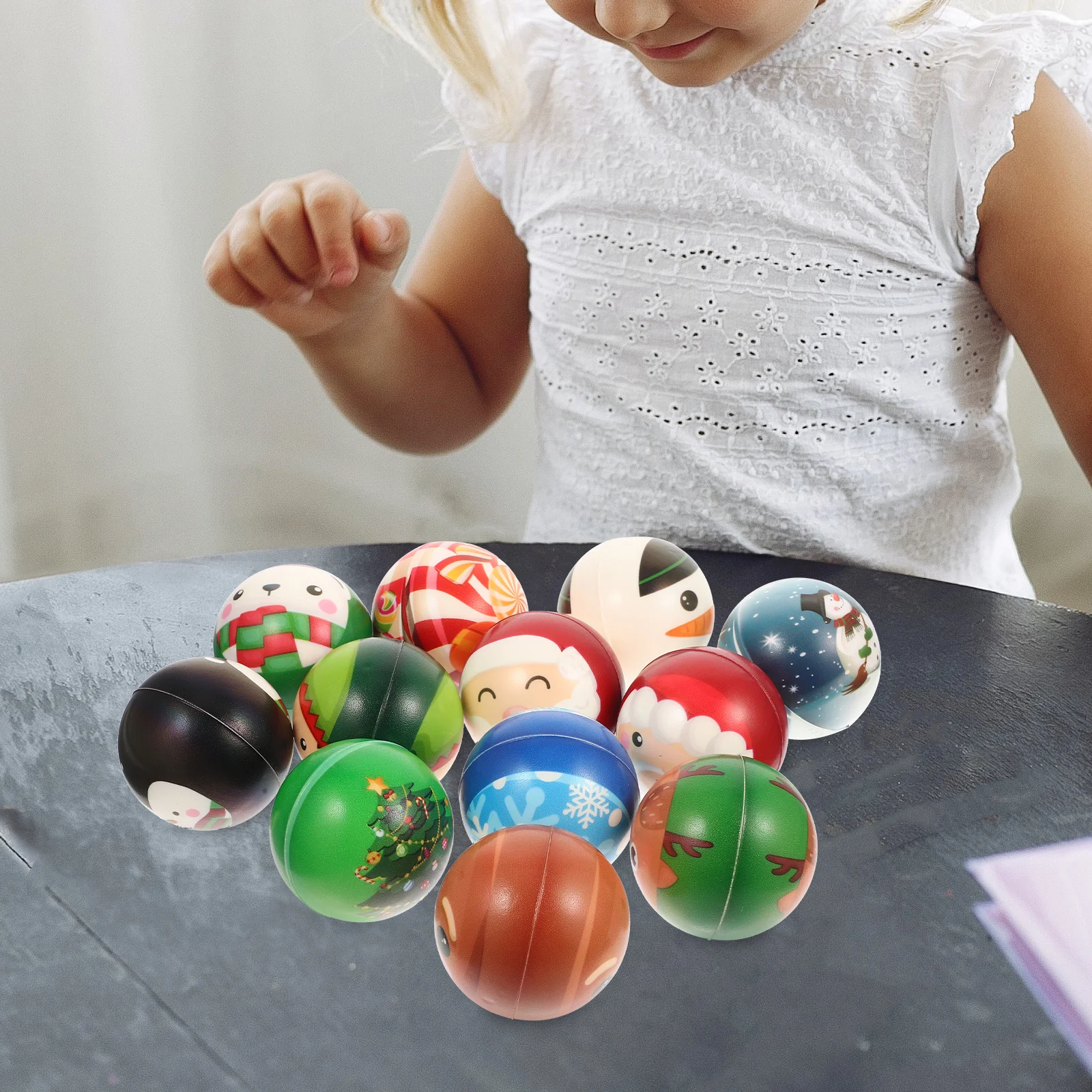 12Pcs Weihnachten Cartoon Stress Relief Bälle Kinder Dekompression Elastische Squeeze Bälle Sport Aktivität Spielzeug Squeeze Ball