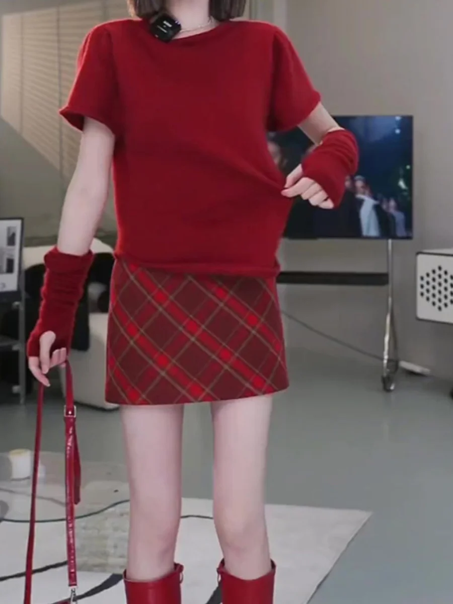 

Red Knitted Top And Plaid Skirt Set Trendy Sle Two-Piece Suit for Women Spring Season Casual Wear Polyester Fabric