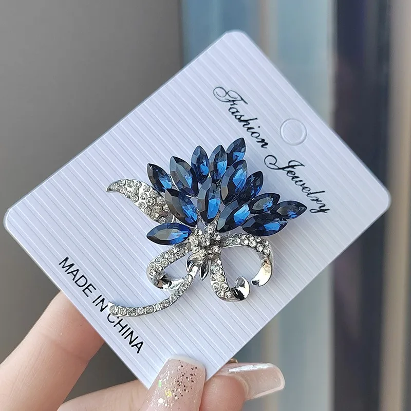 Luxury Design Blue Crystal Bouquet Brooches For Women Elegant Rhinestone Flower Brooch Clothing Pins Casual Party Jewelry Gifts