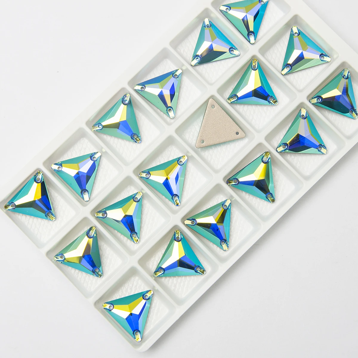 6A Klasse AB Strass Dreieckiger Flachboden-Kristall zum Aufnähen für Kleidungsstücke, Kleider, Modeschmuck-Accessoires – Detail 4